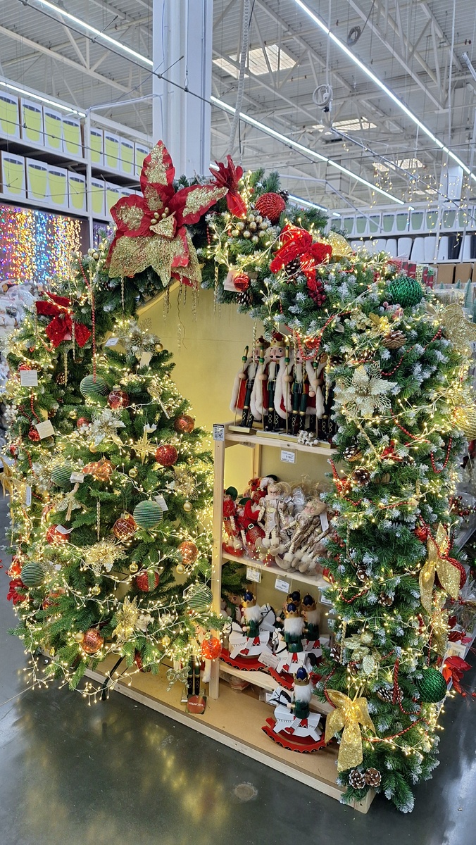 В Лемана уже Новый год.