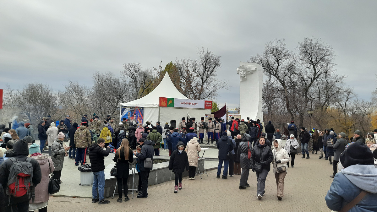 Народу много было. Фото автора.