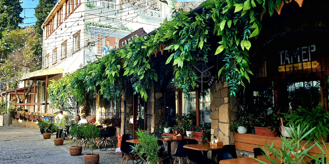 Осенняя Алупка, обновленная и многолюдная