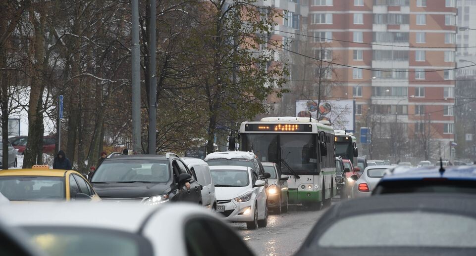    Транспорт на дорогах Москвы зимой / Медиасток.рф