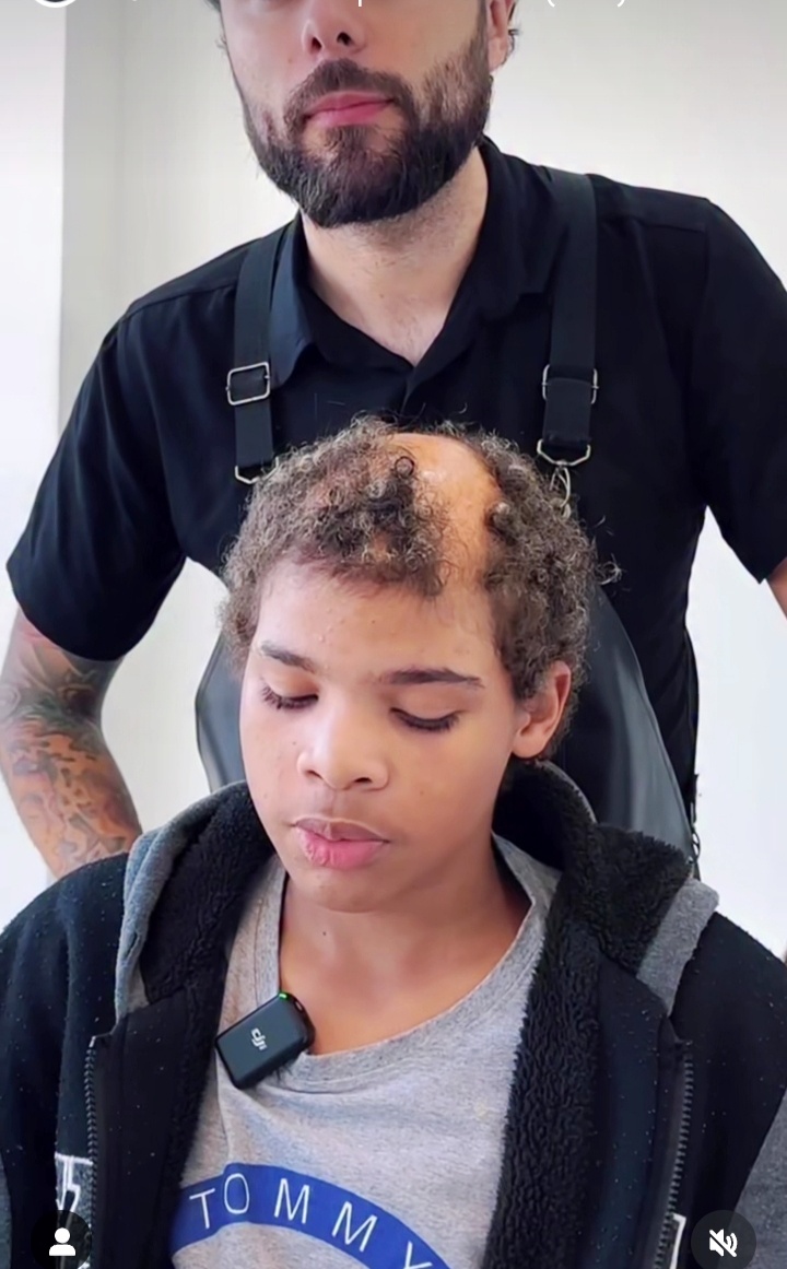 Вот этот мальчик...