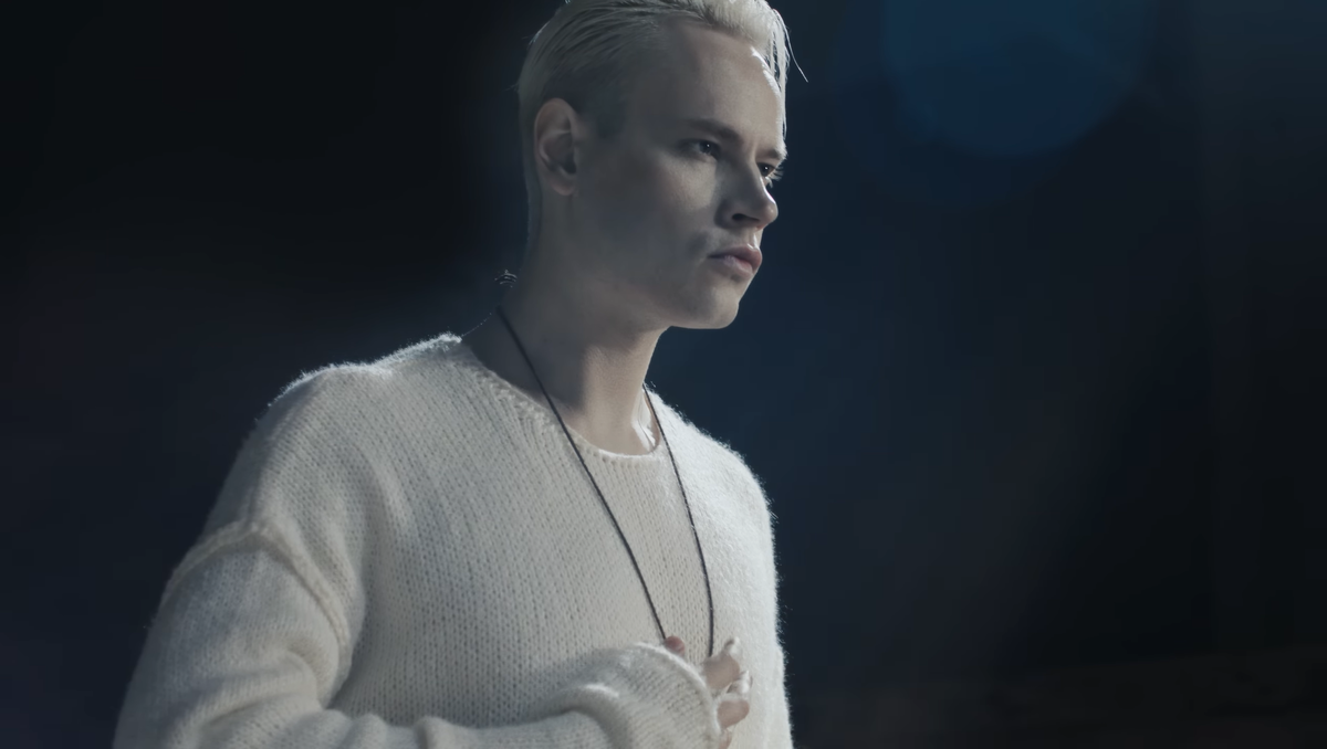    Ярослав Дронов (Shaman) . Фото: клип на песню «Живой»