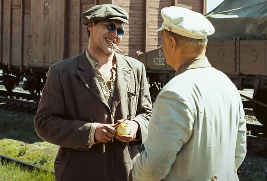 Молодежь сейчас с этого фильма угорает. Особенно популярным стал мем про «генеральские котлы». 