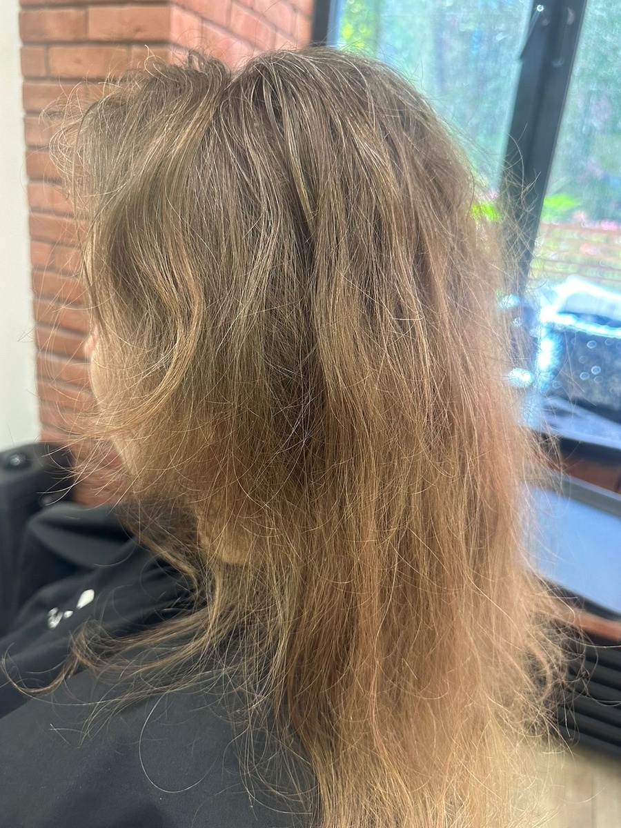 📸 Фото 1 — я без камуфляжа.
~50% седины, из ухода — только шампунь.