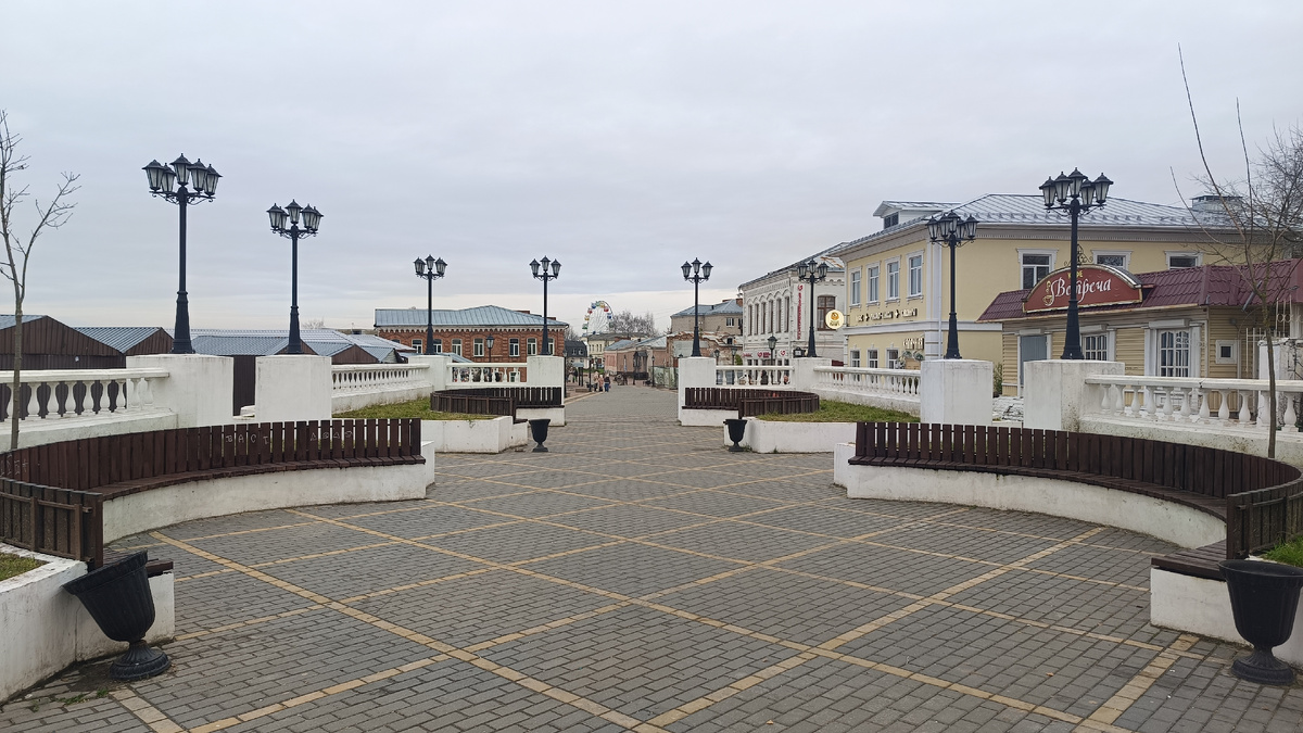 С последнего визита в городе конечно сделали пространства для прогулок. Сквер на улице Советской