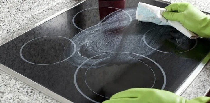 Как почистить грязную плиту с помощью подручных средств