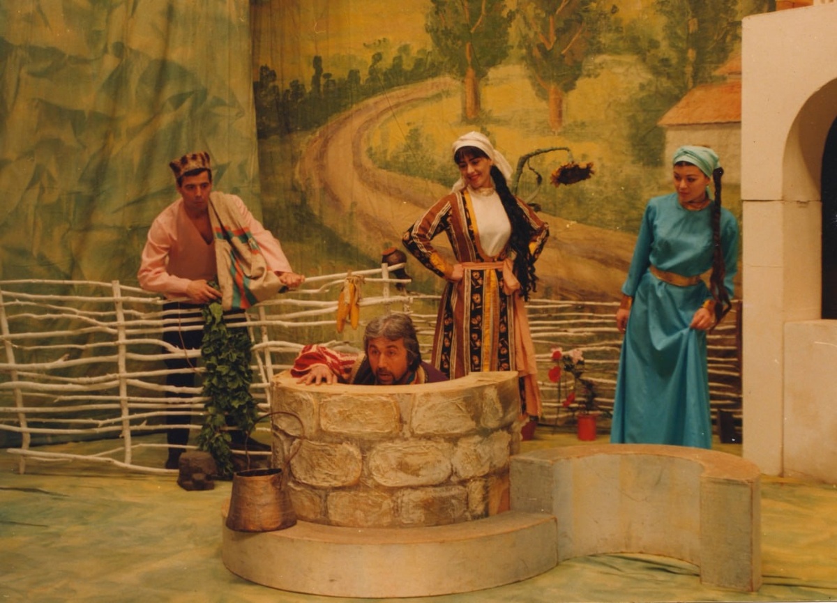 Спектакль «Дубаралы той» («Свадьба с приключениями») // Фото со страницы Крымскотатарского государственного академического музыкально-драматического театра ВКонтакте