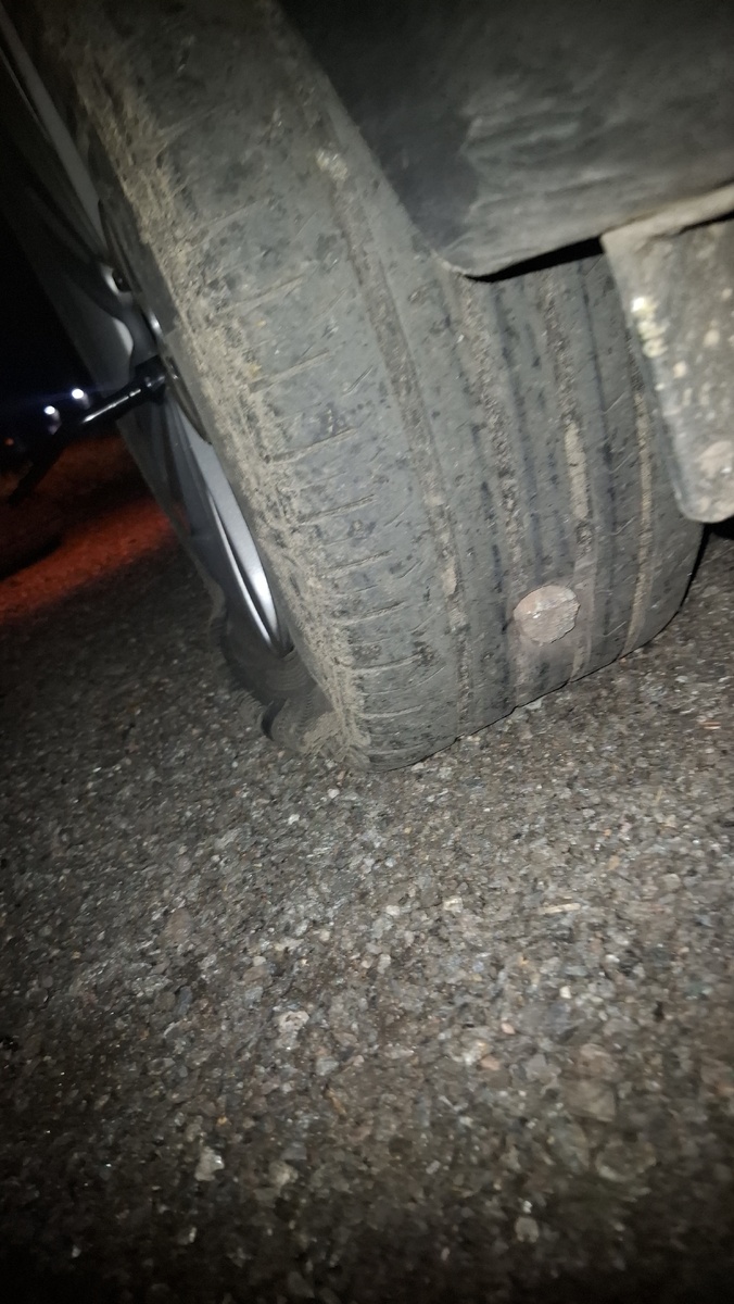 Поймали камень на дороге, резина старая и он её с лёгкостью пробил.