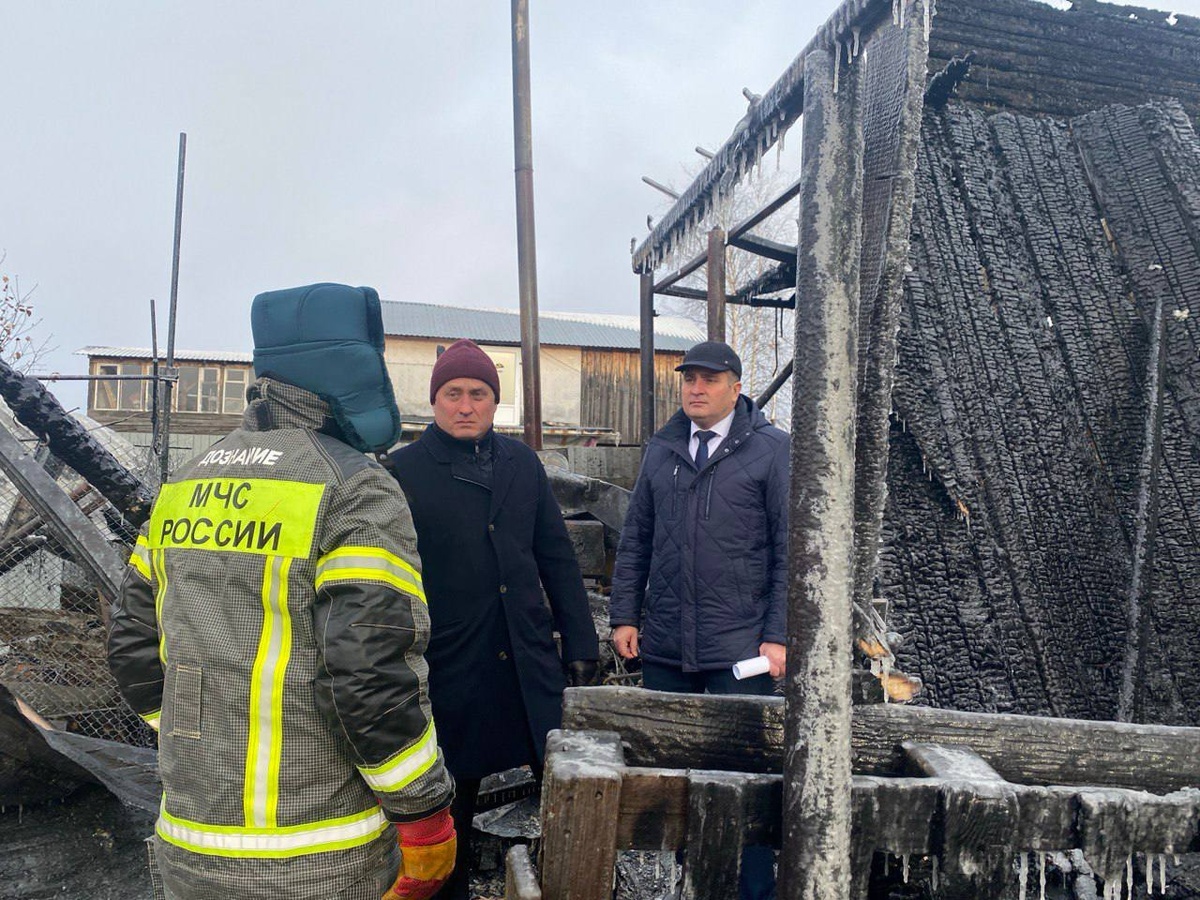    Глава Сургута выехал на место трагического пожара в СОТ «Прибрежный-1»