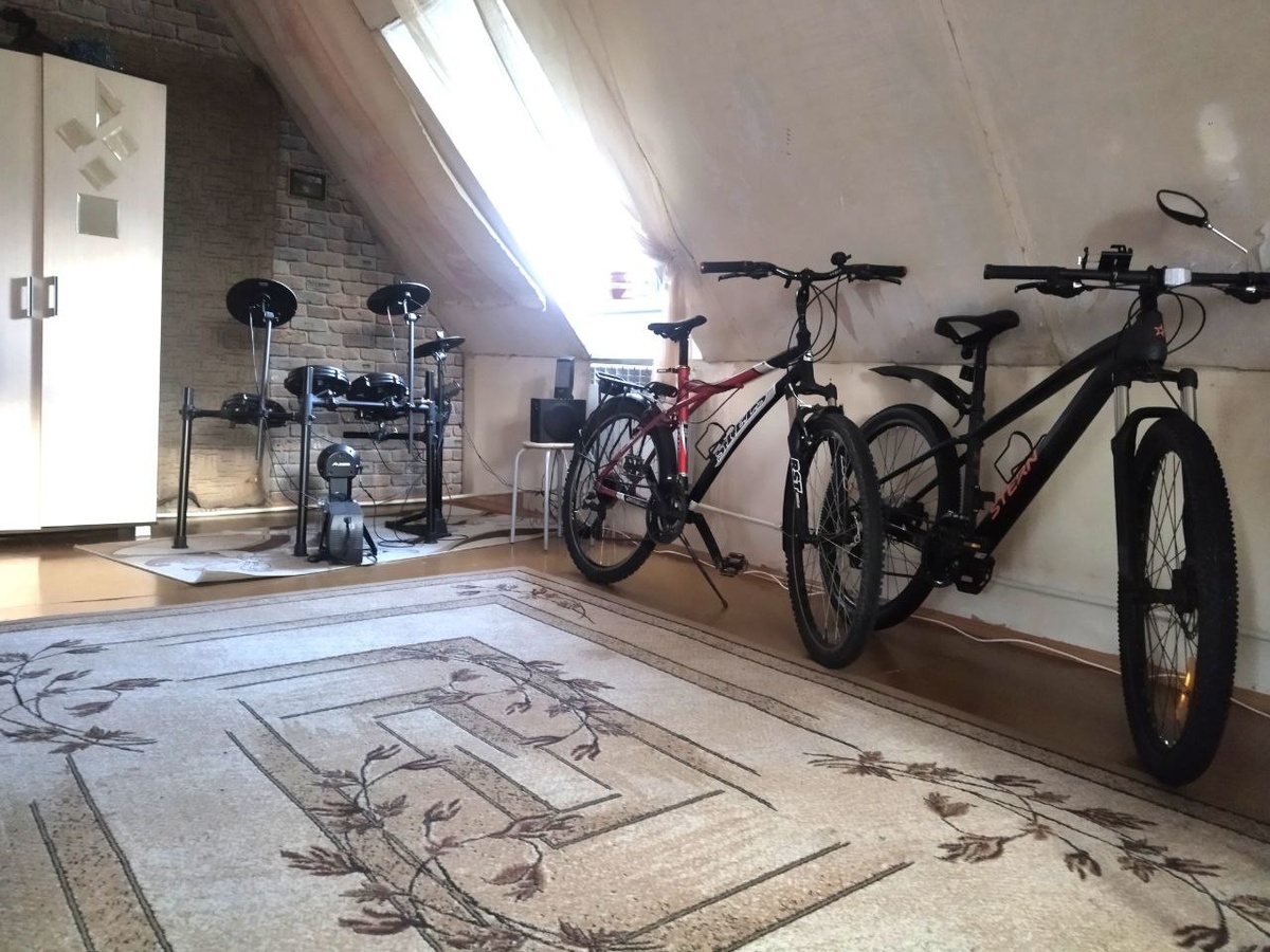 Живут теперь дома, в гараже им было холодно и одиноко, а еще от мороза резина портится