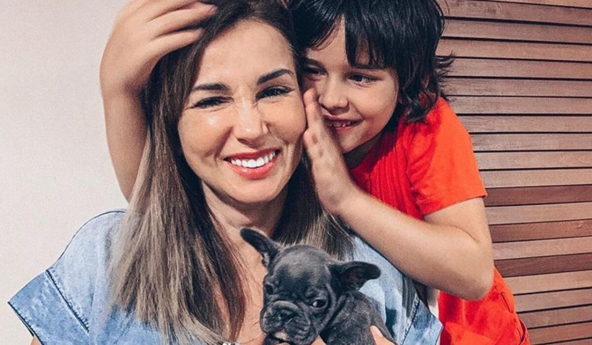     Анфиса Чехова с сыном и "Картошкой". Источник: eva.ru Автор фото: Соцсети Чеховой