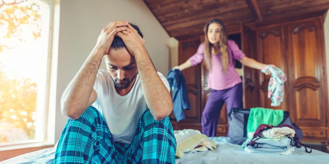 – Зайка, ты не думай, это случайно вышло! – муж изменил с секретаршей