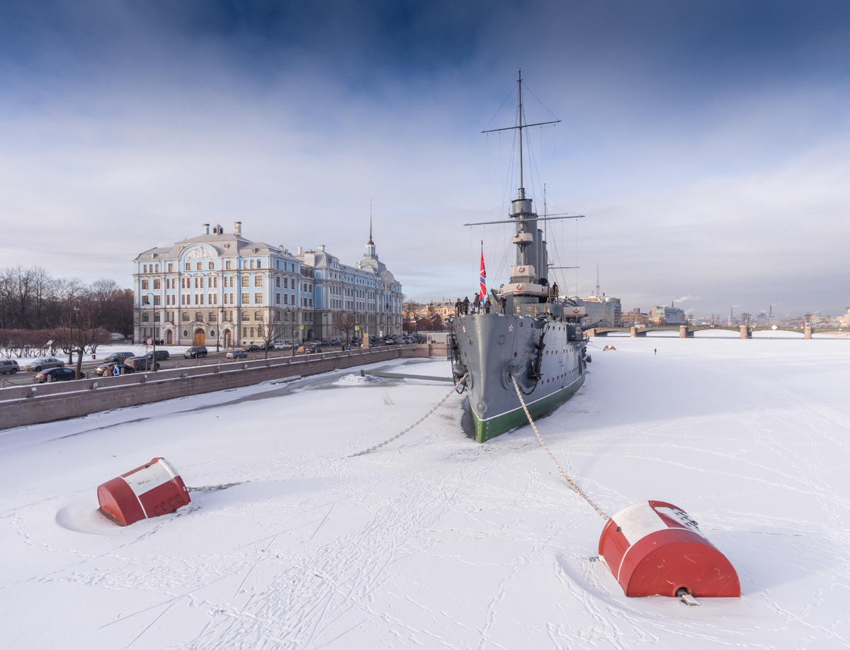 Крейсер Аврора зимой. Санкт-Петербург, Россия. Источник фото: shutterstock.com