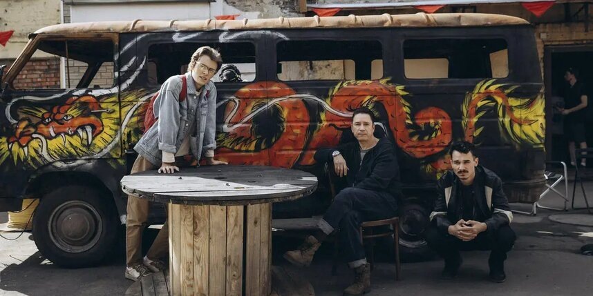    Герои сериала "Обнальщик" (слева направо): Лёша (Фёдор Кудряшов), Михаил (Александр Яценко), Давид (Фархад Мухаметзянов).пресс-служба Wink