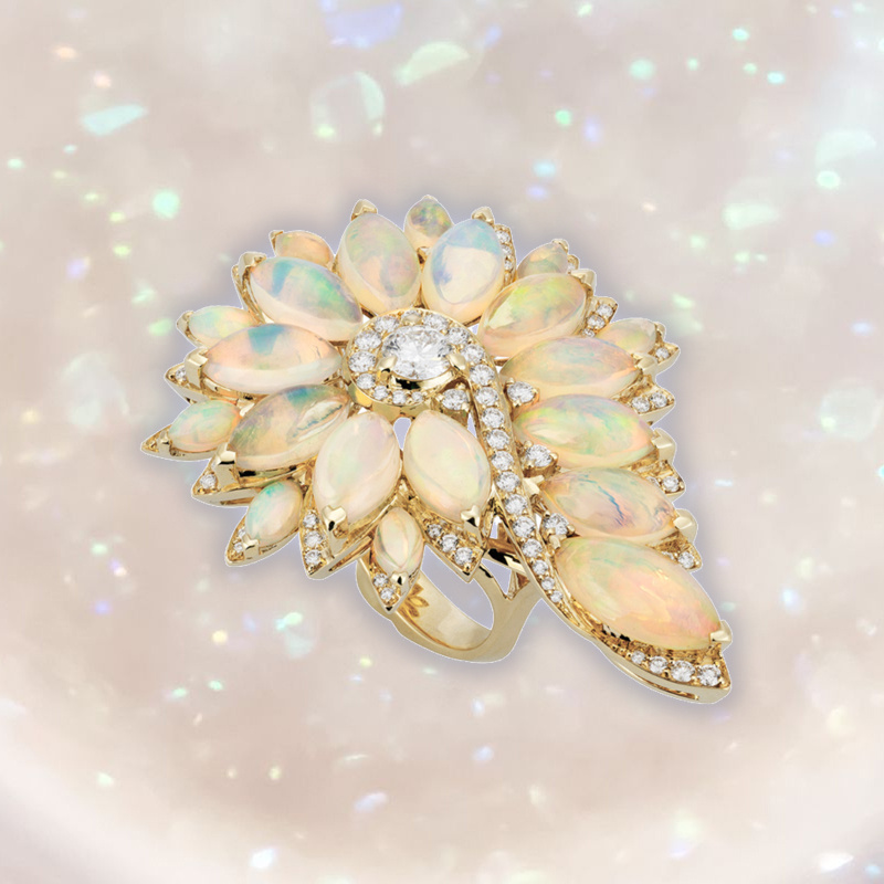 Кольцо Stephen Webster Magnipheasant из желтого золота с бриллиантами и опалами