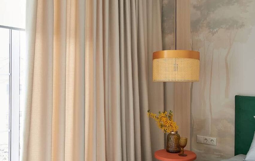 Как подобрать идеальные шторы для спальни и создать стильный интерьер?