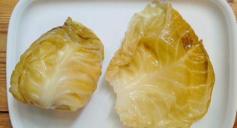 Закуска из капустных листьев в кляре