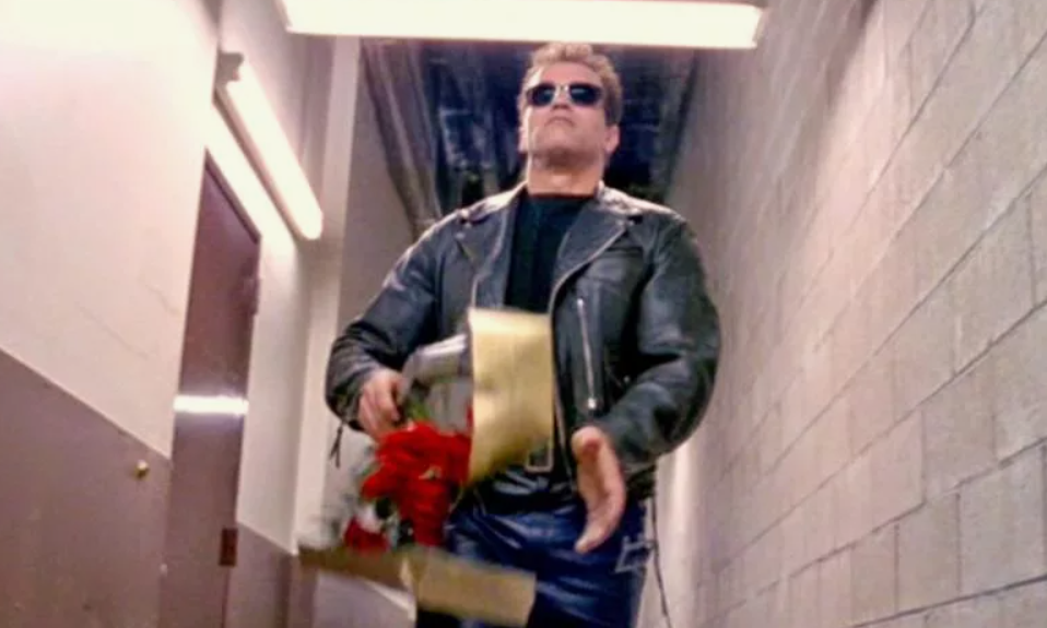 Идёт по коридору и никто не замечает