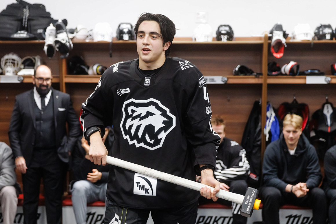 Владислав в раздевалке после победного матча "Трактора"