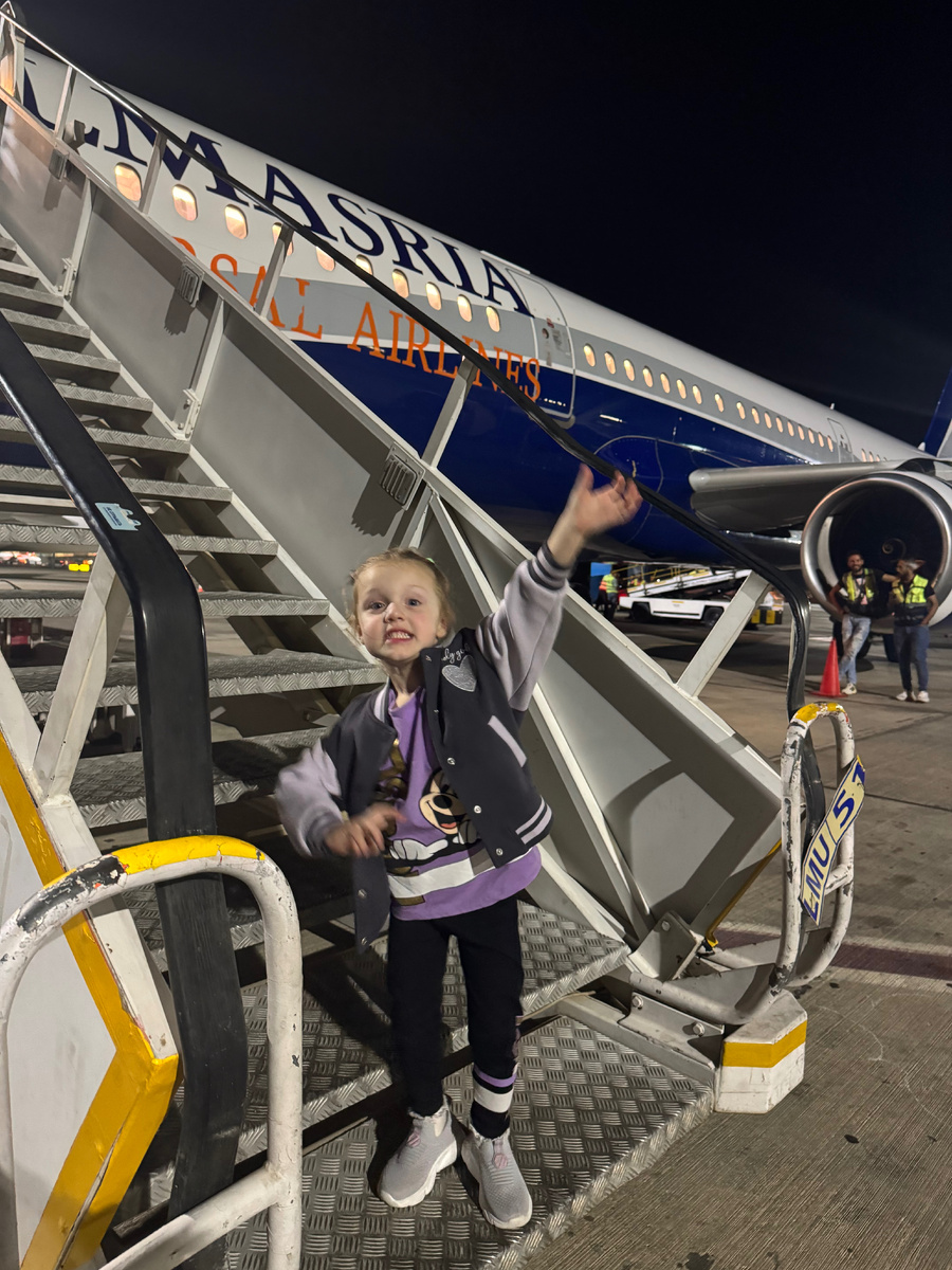 Во сколько лет первый раз полетели?