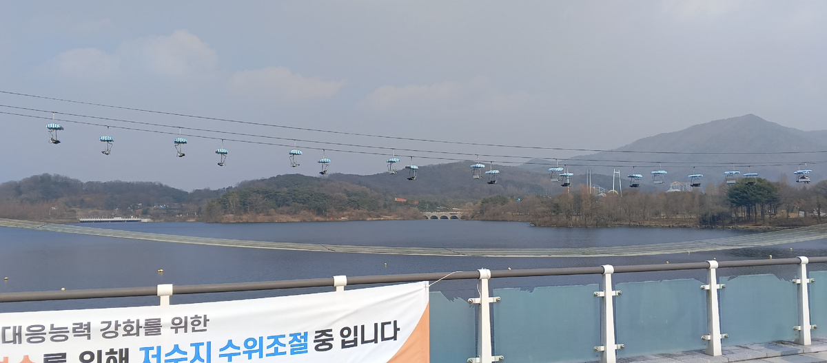 Канатная с пляжа на горы в районе пляжа Сонгдо