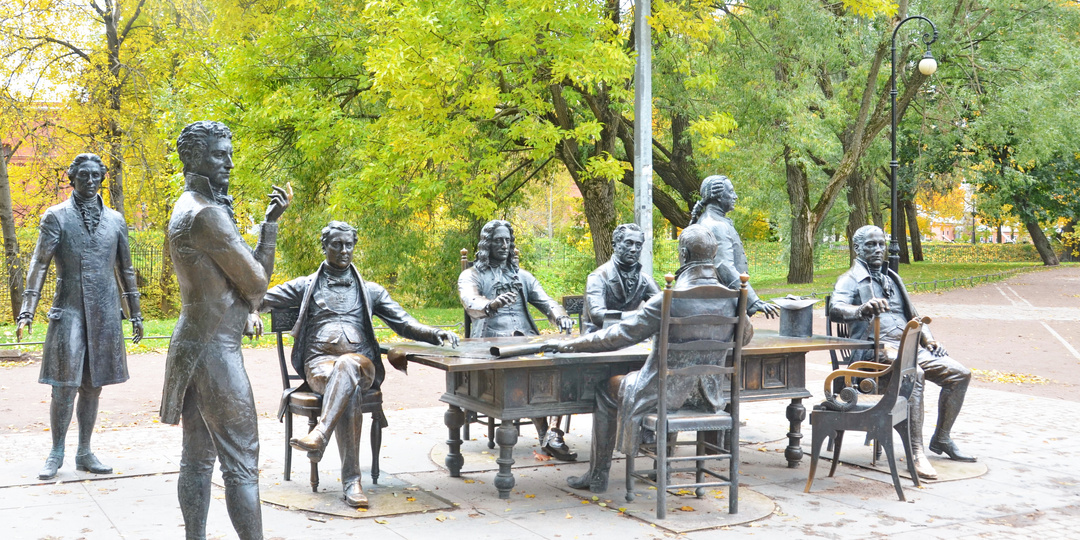 Куча девушек и архитекторов: как выглядит один из первых публичных парков Петербурга