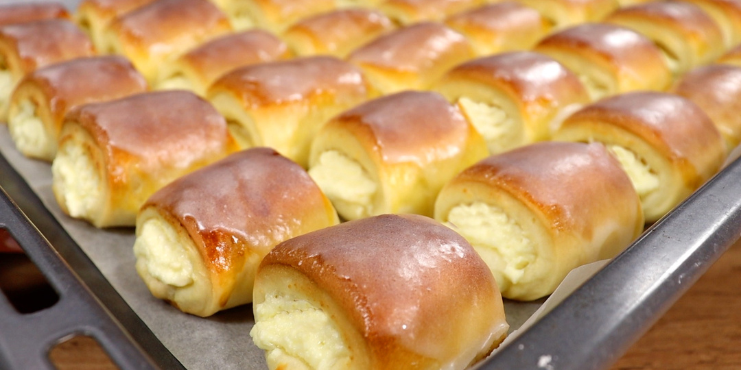 Секрет идеального дрожжевого теста. Мини-булочки с творогом и глазурью