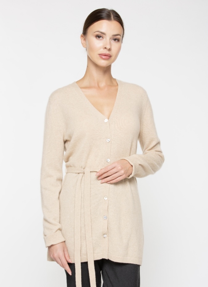 Такие кардиганы-халаты не добавят красоты никому. 