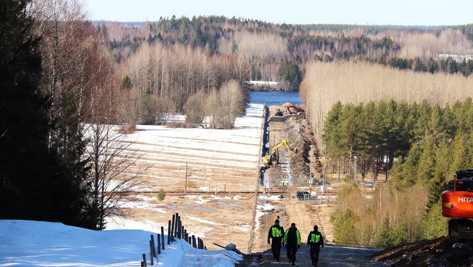 Автор фото: Пограничная охрана Юго-Восточной Финляндии. Строительство забора на границе Финляндии и России.