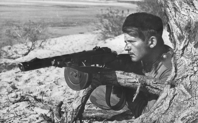 Иван Шагин
Форсирование Днепра. Разведчик И. Демченко
Дата съемки: 26 августа 1943 - 23 декабря 1943