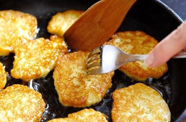 Вот что я делаю, чтобы драники не впитывали масло - 3 дела. И масло экономится, и для оладий подойдут: румяные, поджаристые - и не “жирные”