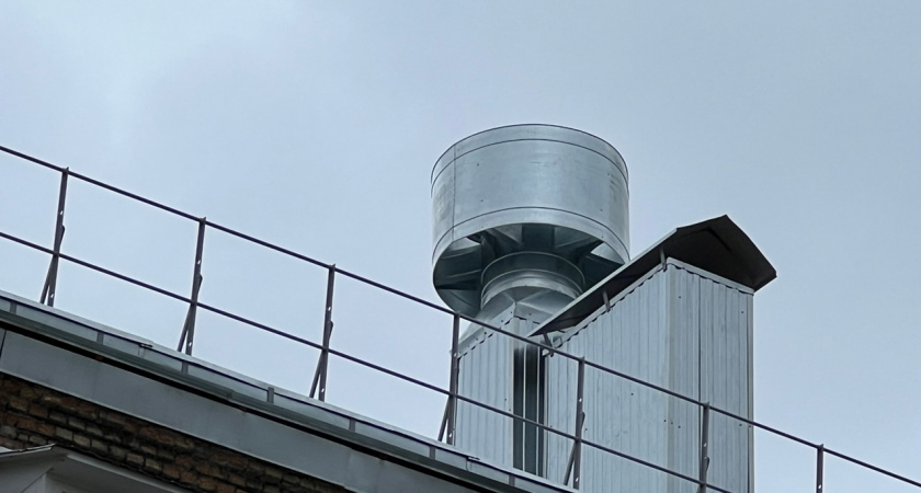    Загадочные сооружения испугали сыктывкарцев на крыше дома