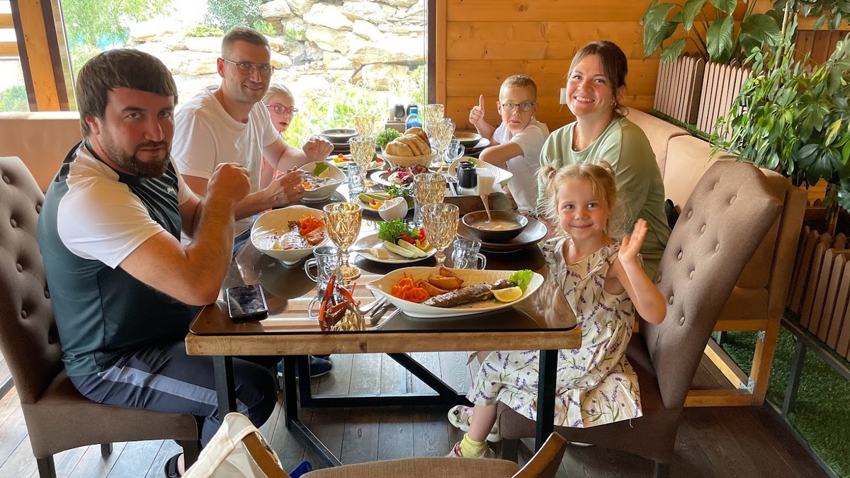 У команды путешественников перерыв на обед)