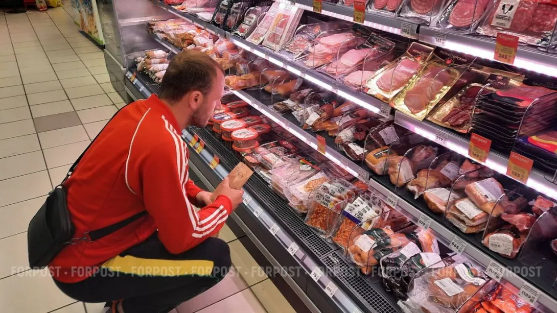 В магазинах цена на один товар может быть указана за упаковку, а на другой — за 100 грамм
Фото:
Татьяна Воробьёва / ForPost