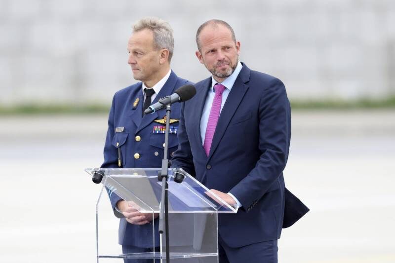    Министр обороны Бельгии Тео Франкен (справа) стал посмешищем, когда начал угрожать России, а после трусливо взял свои слова обратно. Теперь и с истребителями возникли проблемы. Фото: © IMAGO/Xpi www.imago-images.de/Globallookpress