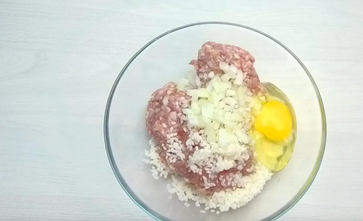 Кулинарный Эдем / Rutube📷Смешайте фарш и рис