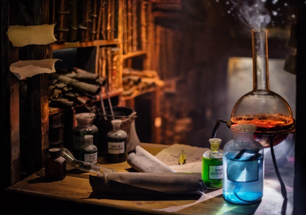  Навеяно прочтением книги «Ароматы и запахи в культуре»  О. Б. Вайнштейн издательство «Новое литературное обозрение» 2003 