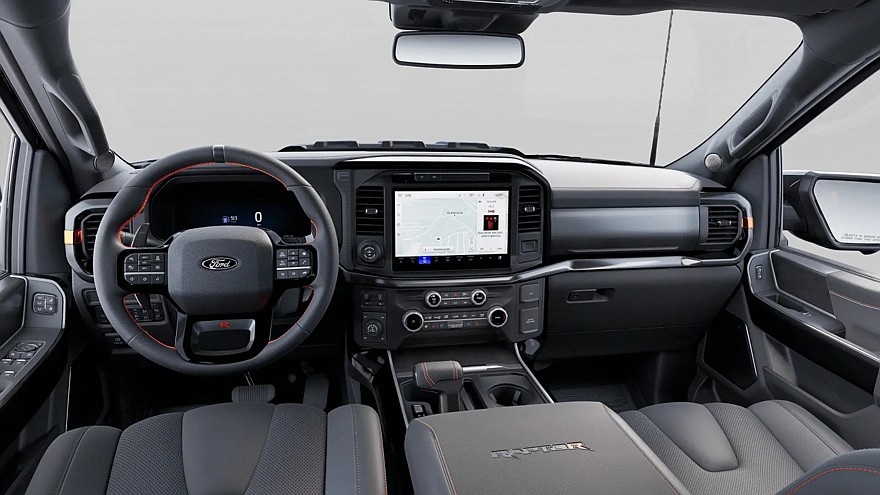    Интерьер стандартного Ford F-150 Raptor R
