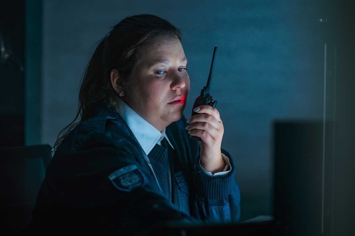    Чаще всего ночью работают сотрудники производств, складов, охранники, диспетчеры и операторы. Источник: Frame Stock Footage / Shutterstock / FOTODOM