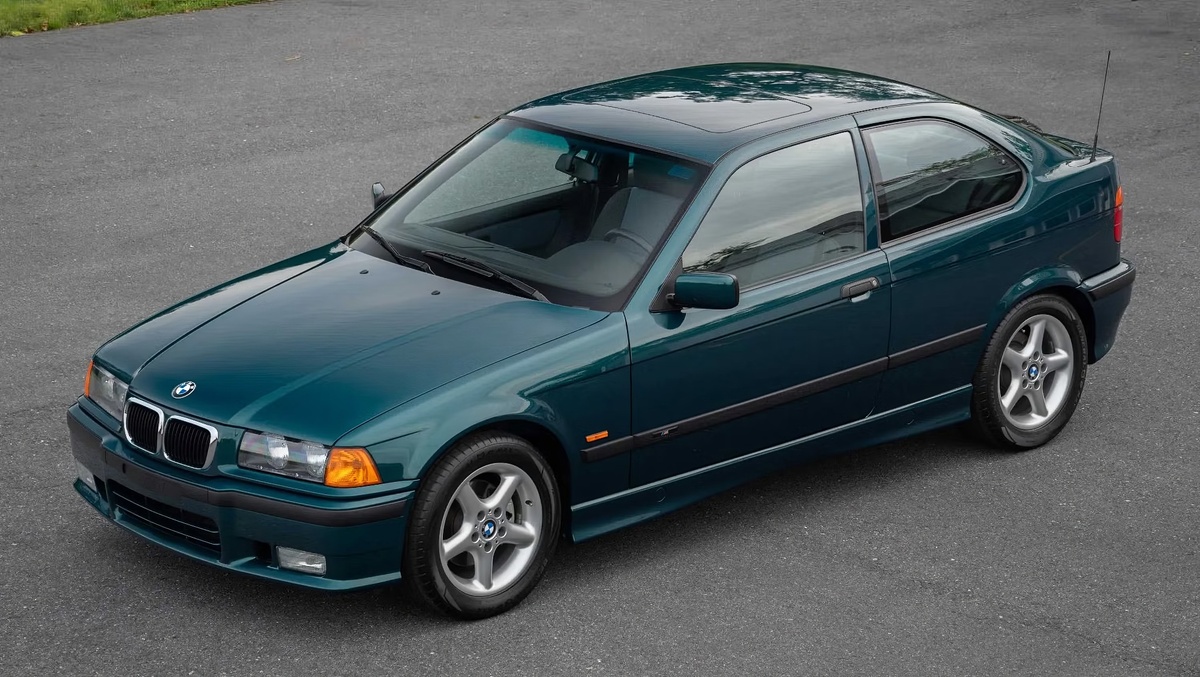 ©Bring a Trailer ©BMW 