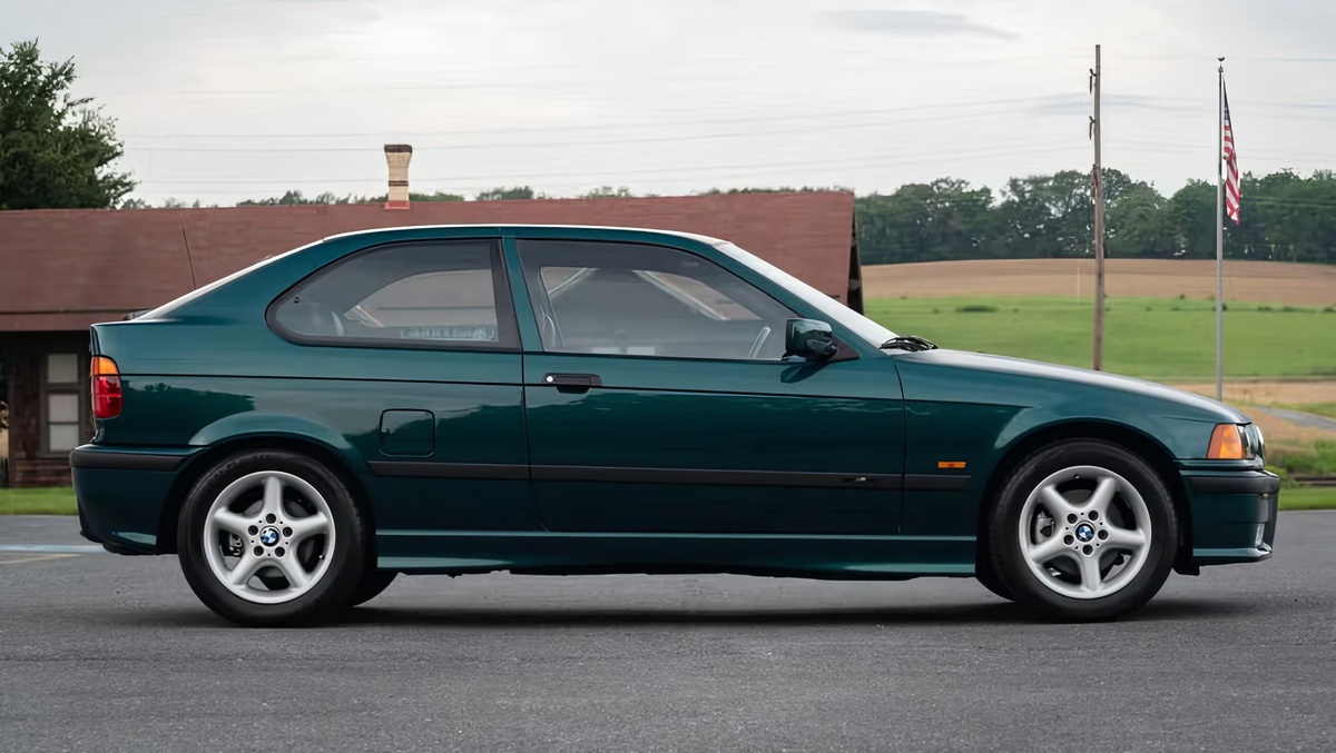 ©Bring a Trailer ©BMW 