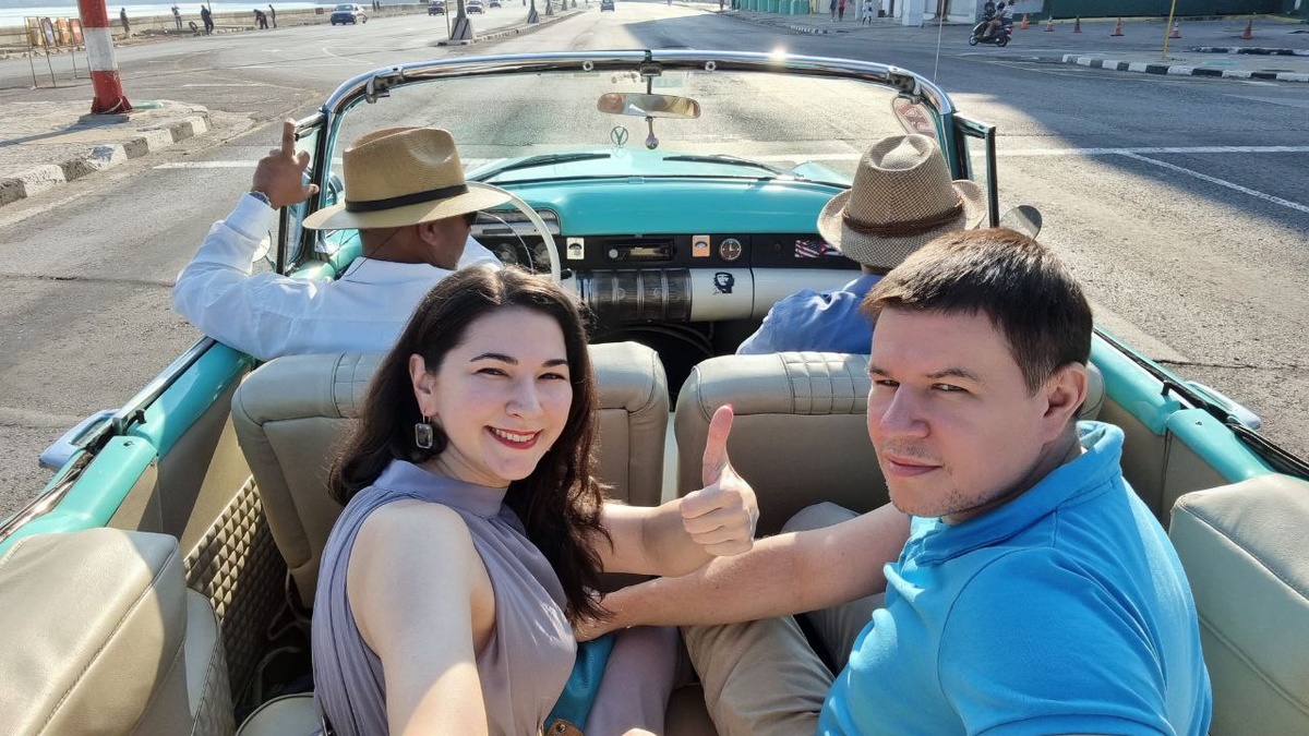 Первым делом в Гаване надо прокатиться на ретро-кабриолете