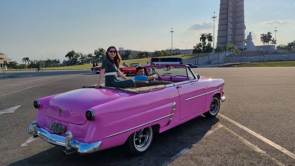 Ретро-автомобиль 50-х годов прошлого века