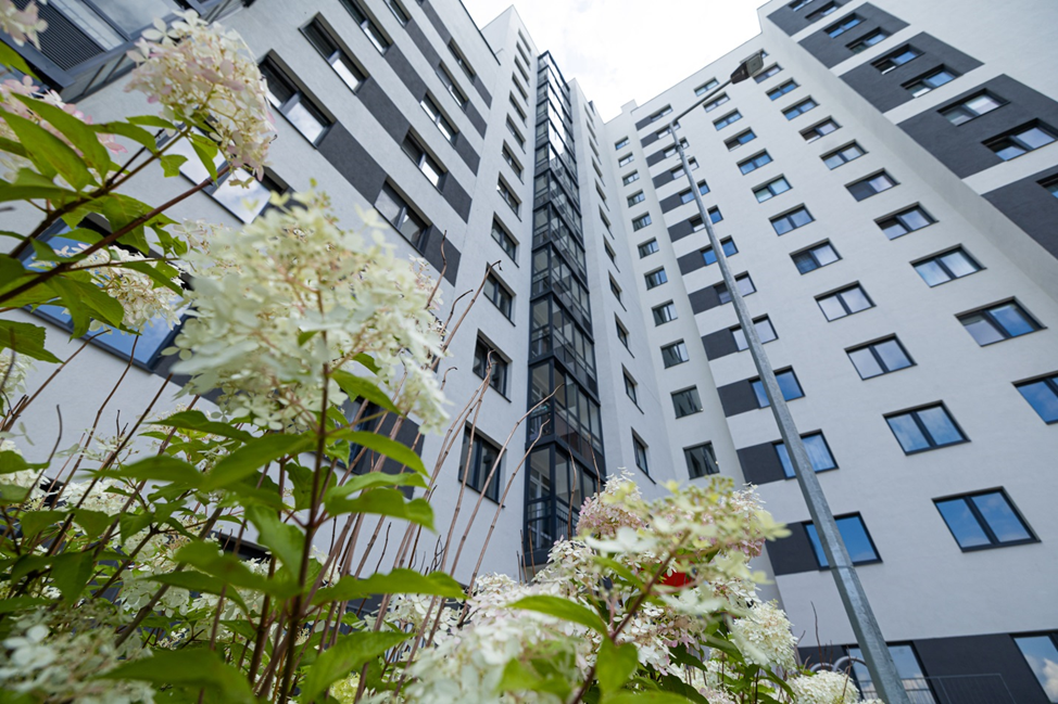 Теперь уже можно уверенно сказать, что самые пессимистичные прогнозы не сбылись: рынок недвижимости Екатеринбурга жив и достаточно активен