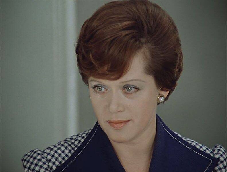 Алиса Френдлих в фильме "Служебный роман" (1977)