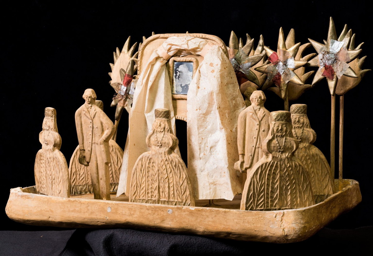 Пряник сговорный. Россия, Ярославская губ., г. Ростов 1890-е гг. Муляж. 1920-е гг. Российский этнографический музей. 
