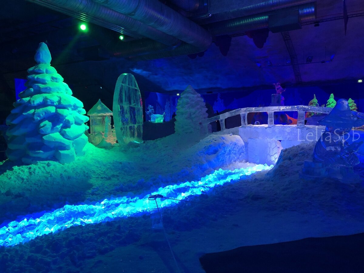 Создаётся ощущение настоящей зимней сказки, где каждый элемент словно сошёл со страниц книг Тувы Янссон.