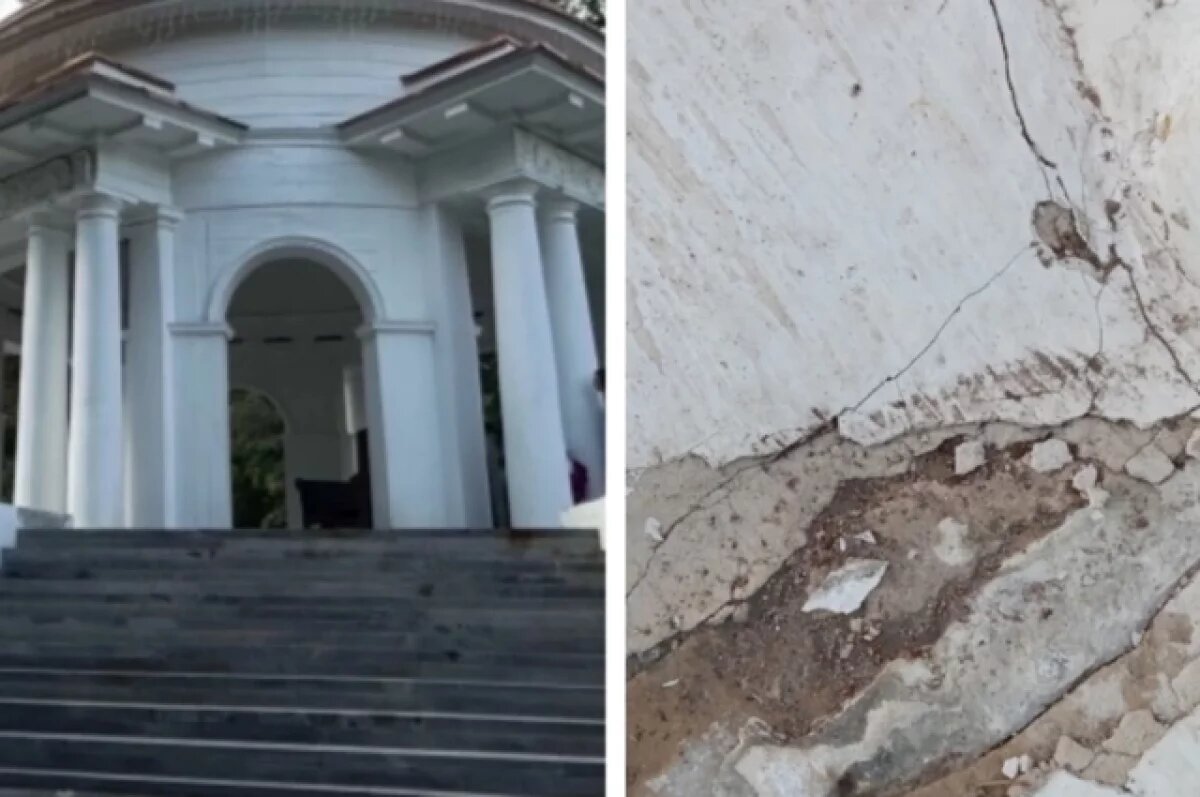    Трещины на кировской ротонде.