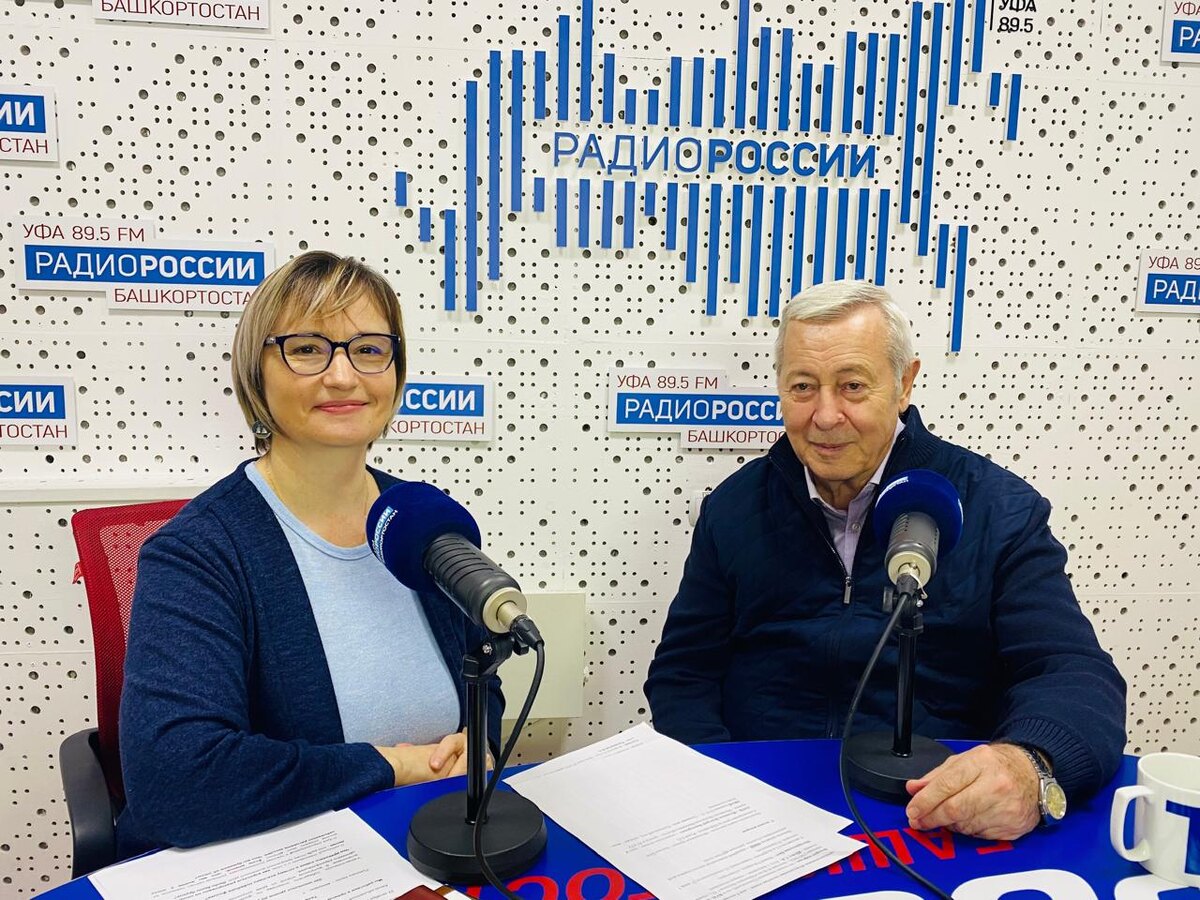    "Это для внуков" – на "Земле Санниковой" заглянули в рукопись книги Мурата Гузаирова