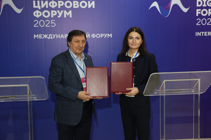   Муртазали Рабаданов(слева) и Виттория Идрисова(справа).    
Источник фото: Всероссийская академия внешней торговли.